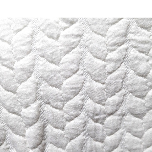 NEW! Laila Ali Cable Knit Sweater Sweatshirt Cream Quilted design Logo on Sleeve - Picture 3 of 11